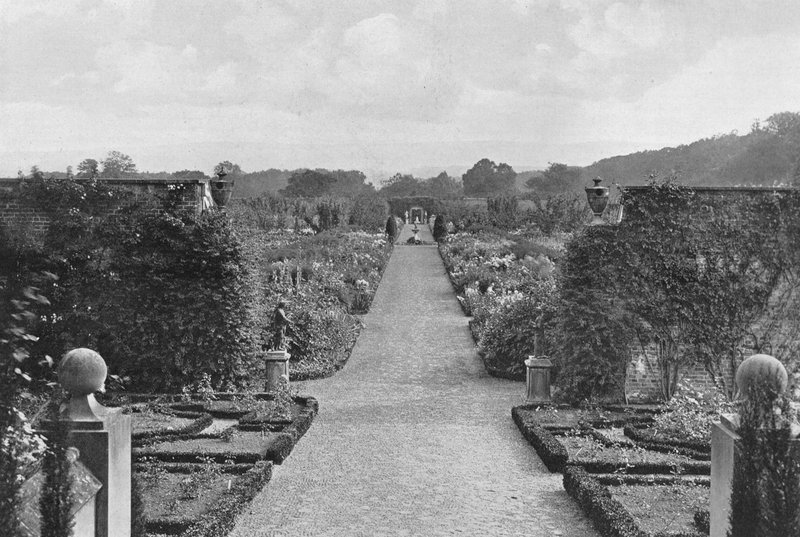 Tyninghame: The Walled Garden od Charles Latham