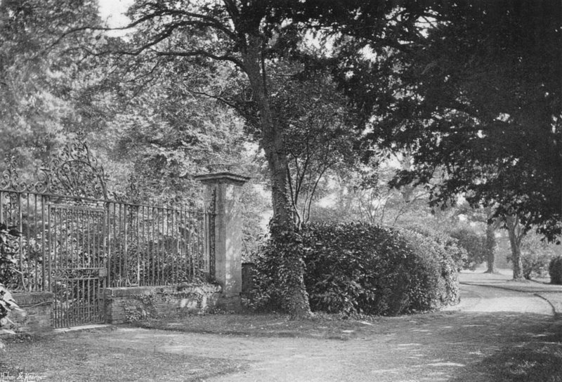 Pod tisem od Charles Latham