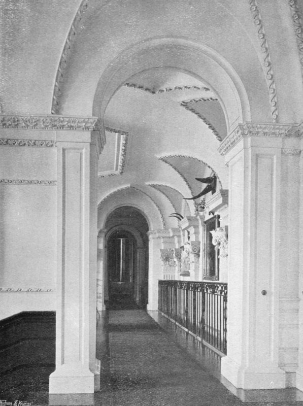 Horní chodba od Charles Latham