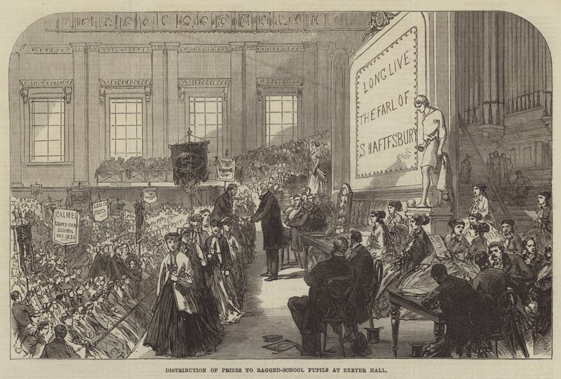 Předávání cen žákům Ragged-School v Exeter Hall od Sir John Charles Robinson