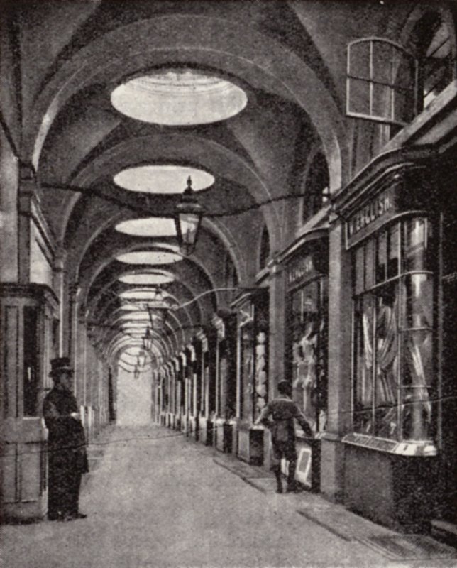 Royal Opera Arcade, Pall Mall, Londýn (černobílá fotografie) od Donald McLeish