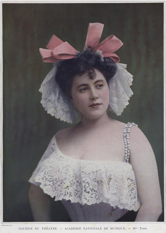 Mademoiselle Torri, francouzská herečka a zpěvačka barevné fotografie od Du Guy