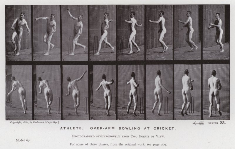 Lidská postava v pohybu: Sportovec, bowling přes paži v kriketu (černobílá fotografie) od Eadweard Muybridge