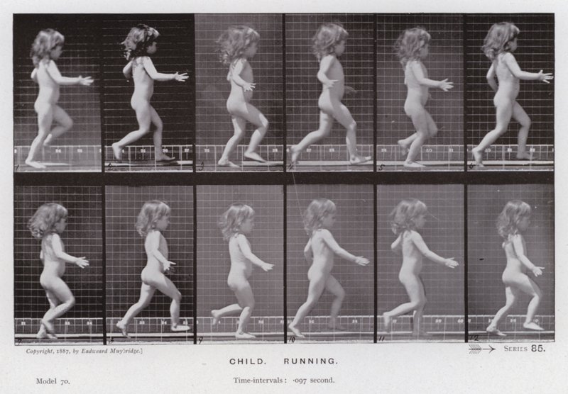 Lidská postava v pohybu: Dítě, běh (č/b foto) od Eadweard Muybridge