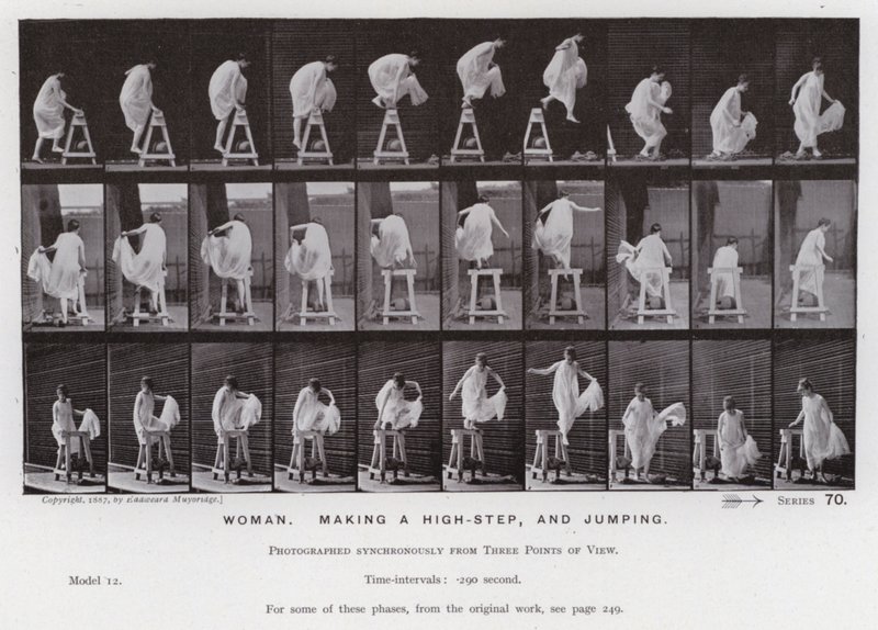 Lidská postava v pohybu: Žena dělá vysoký krok a skáče (č/b foto) od Eadweard Muybridge