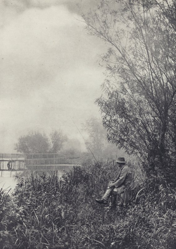 Čekání na rozplynutí mlhy (čb fotografie) od Edward Alfred Barton