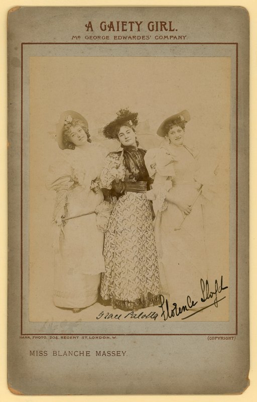 A Gaiety Girl - slečna Blanche Massey, Grace Palotta, Florence Lloyd od English Photographer