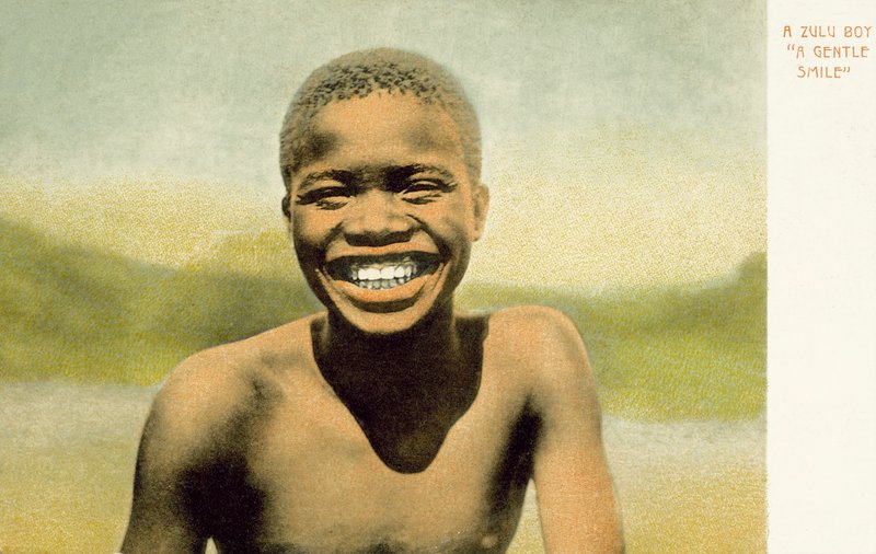Zuluský chlapec, jemný úsměv (barevná fotografie) od English Photographer