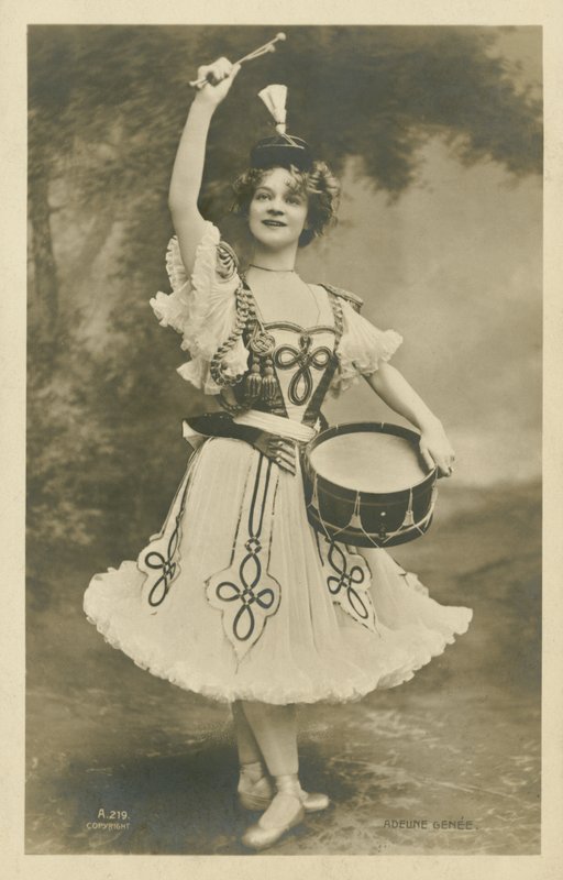Adeline Genee, dánská baletní tanečnice (č/b foto) od English Photographer