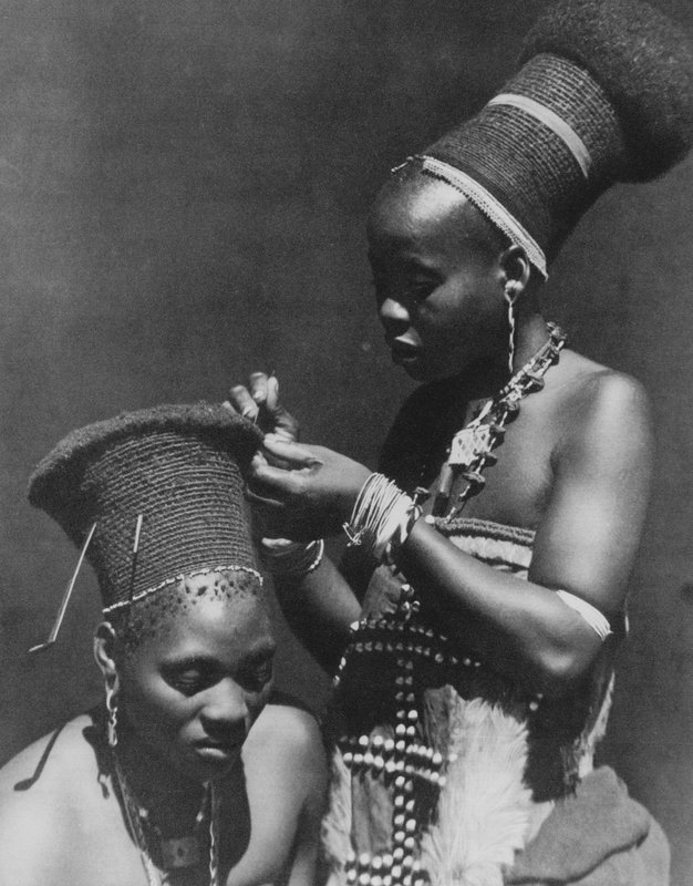 Africká toaleta (černobílá fotografie) od English Photographer