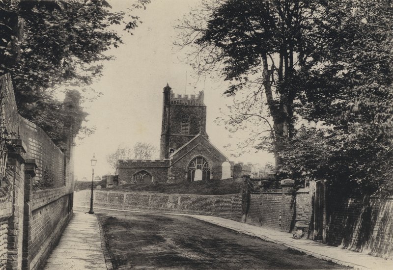 Aldeburgh, Church Hill (černobílá fotografie) od English Photographer