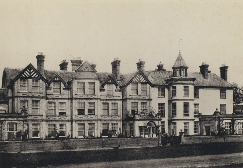 Aldeburgh, Wentworth Castle Hotel (černobílá fotografie) od English Photographer