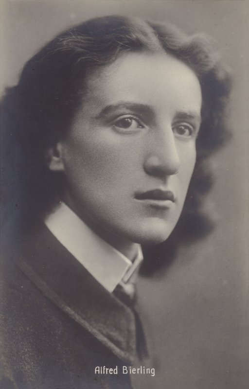 Alfred Bierling , hudebník od English Photographer