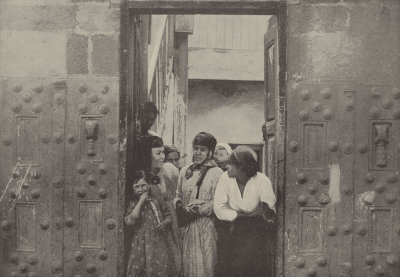 Starobylé kamenné dveře, Tiberias, město na Galilejském jezeře, v jehož sousedství je náš Spasitel? od English Photographer