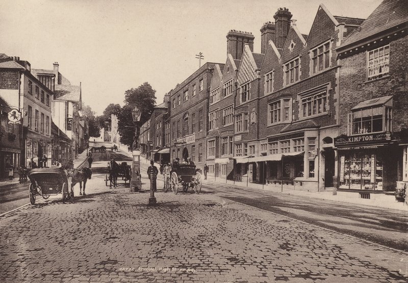 Arundel: High Street (černobílá fotografie) od English Photographer