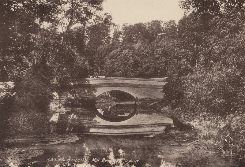 Arundel: Mill Bridge (č/b foto) od English Photographer