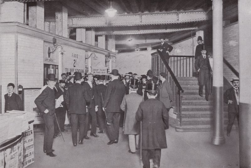 Na Bank Station Central London Railway, vchod od English Photographer