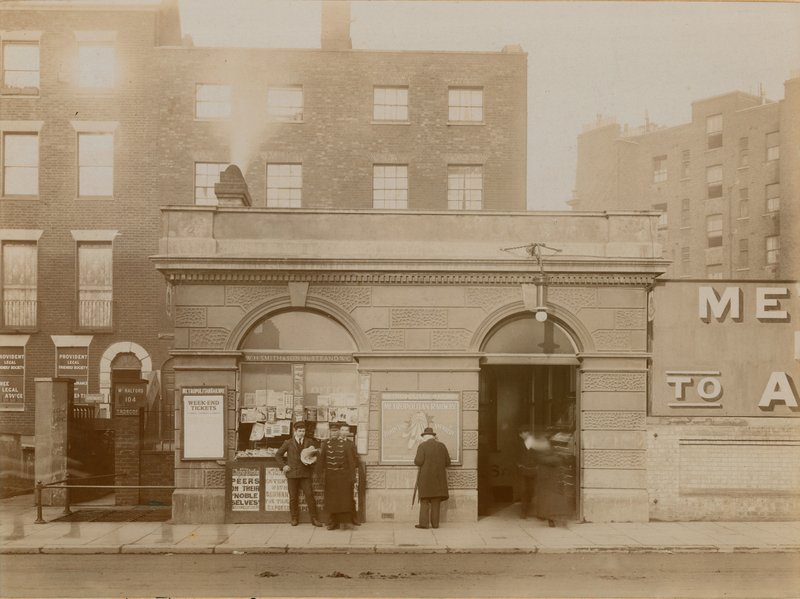 Nádraží Baker Street, východní vchod, Marylebone Road, Londýn; fotografie z května 1908 od English Photographer