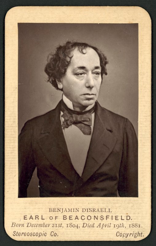 Benjamin Disraeli, hrabě z Beaconsfield, pamětní fotografická karta (černobílá fotografie) od English Photographer