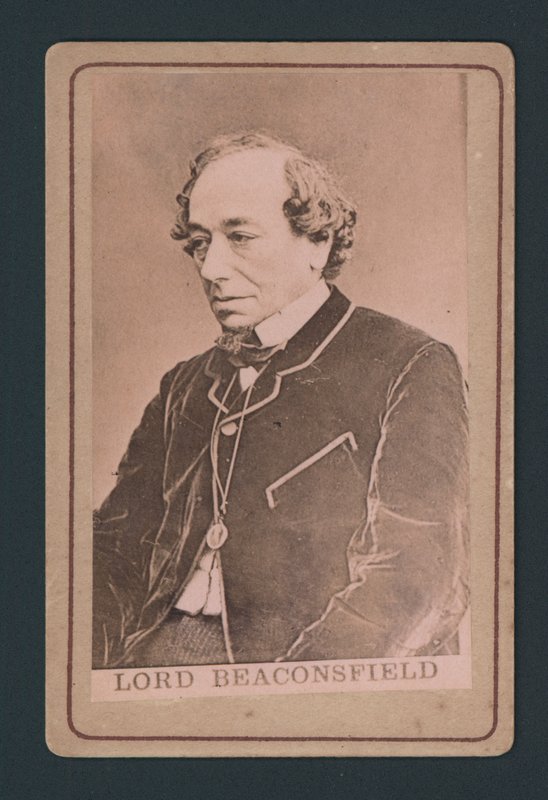 Benjamin Disraeli, vizitka od English Photographer