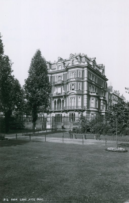 Brook House, Park Lane od English Photographer