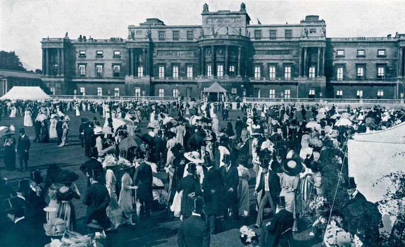 Zahradní slavnost v Buckinghamském paláci, 1911 od English Photographer