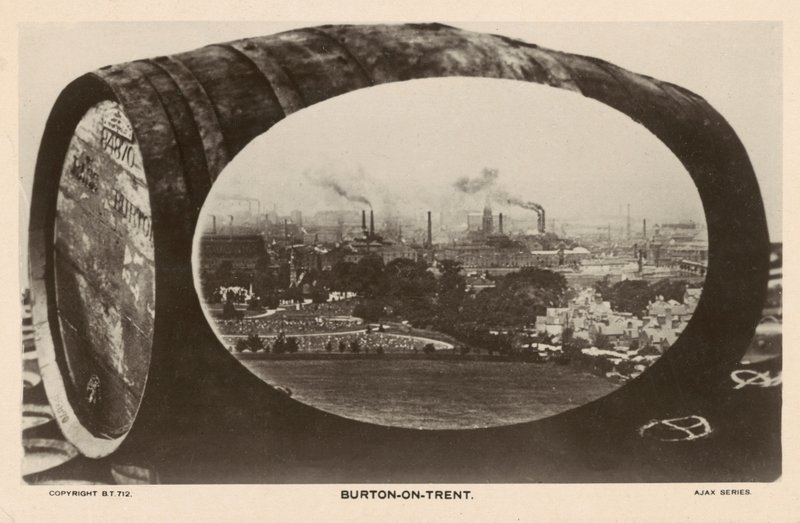 Burton-on-Trent, hrabství Staffordshire, tradiční centrum britského pivovarnictví (čb fotografie) od English Photographer