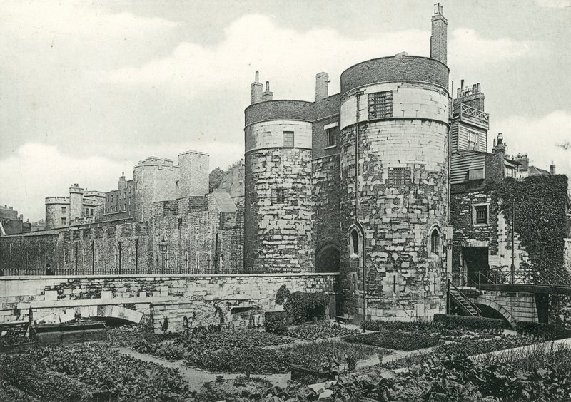 Byward Tower, Tower of London od English Photographer