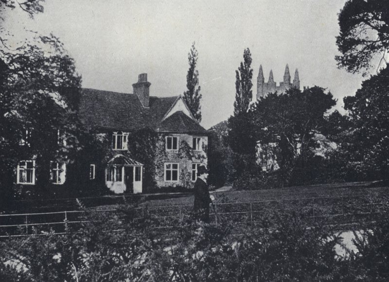 Canon Kingsley a jeho domov, Eversley Rectory, Hampshire (černobílá fotografie) od English Photographer