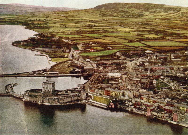 Hrad Carrickfergus, hrabství Antrim (barevné foto) od English Photographer