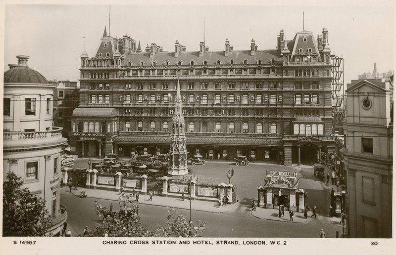 Nádraží a hotel Charing Cross, Strand, Londýn od English Photographer