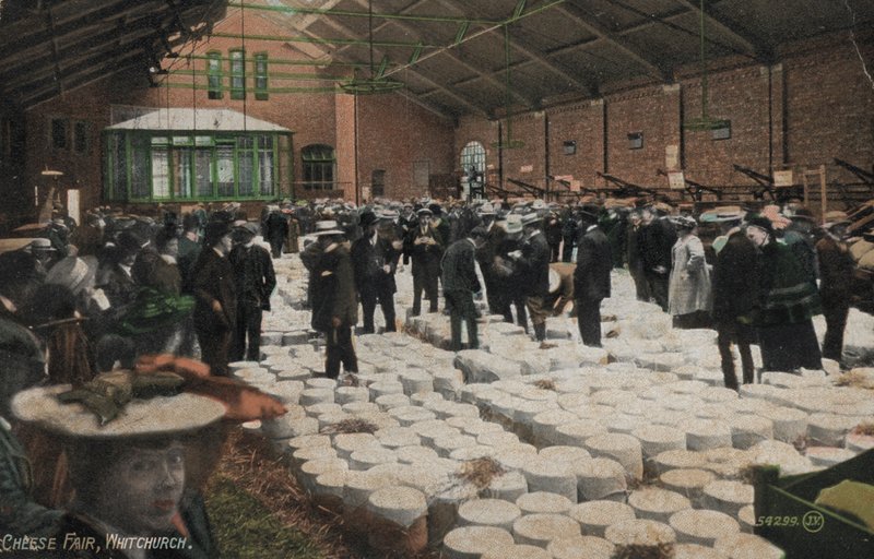 Cheese Fair, Whitchurch, Anglie (foto) od English Photographer