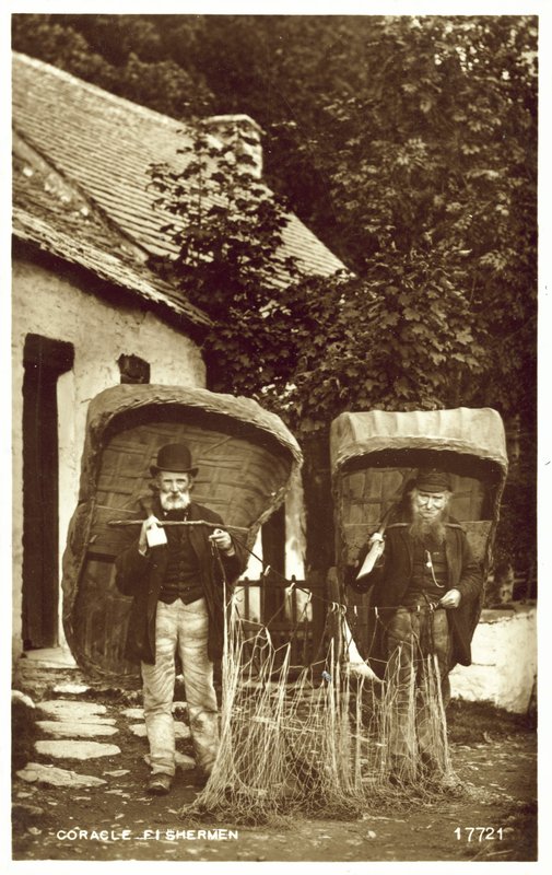 Rybáři Coracle (černobílá fotografie) od English Photographer