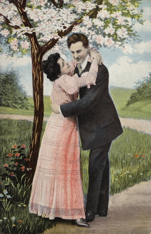 Pár se objímá pod rozkvetlým stromem (chromolitho) od English Photographer