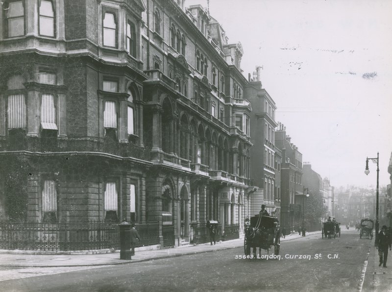 Curzon Street, Londýn od English Photographer