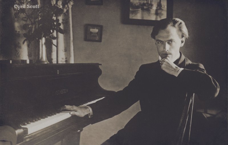 Cyril Scott , anglický skladatel, spisovatel a básník (b/w foto) od English Photographer