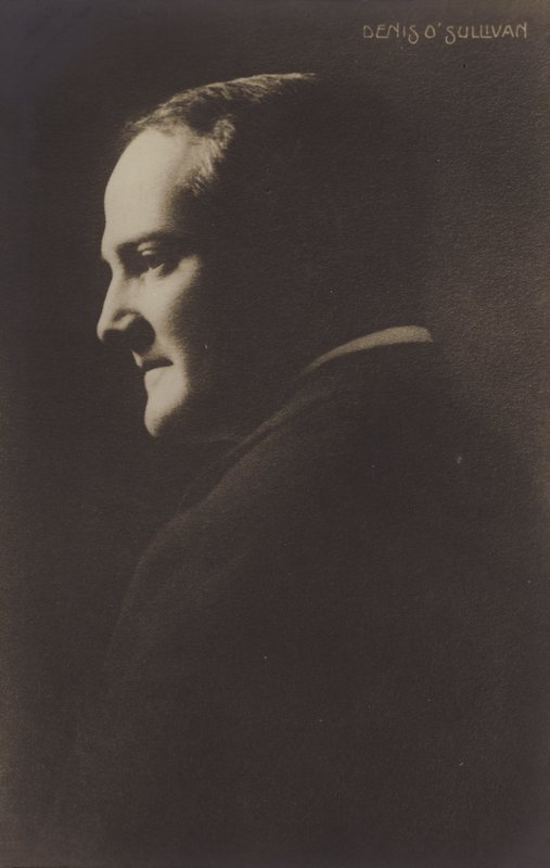 Denis OSullivan , irský operní zpěvák od English Photographer