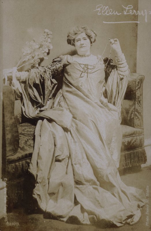 Ellen Terry (černobílá fotografie) od English Photographer