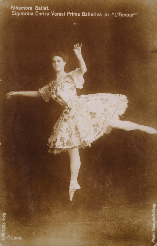 Enrica Varasi, primabalerína v L "Amour v Alhambra Ballet, Londýn od English Photographer