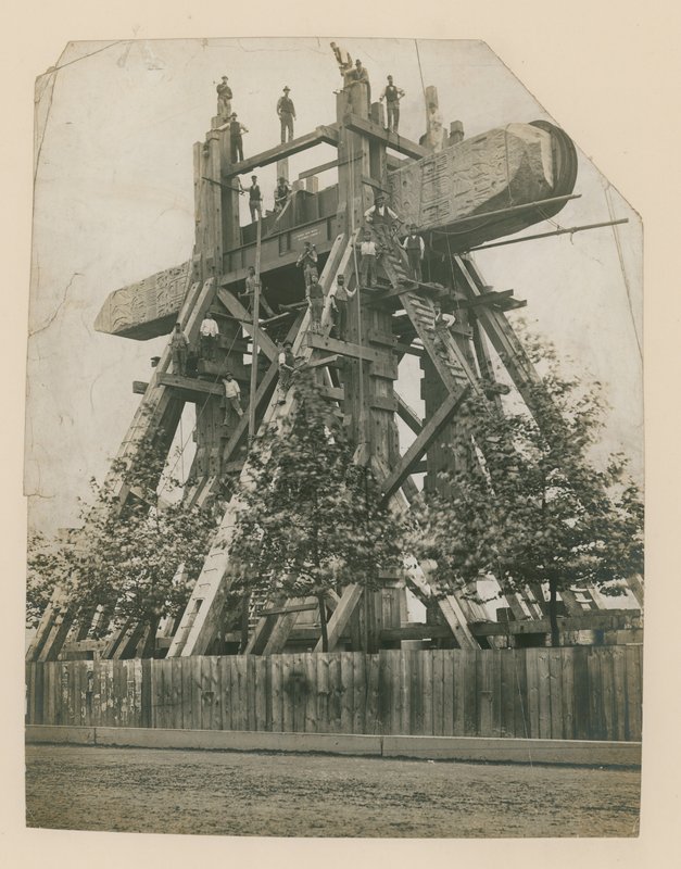 Vztyčení Kleopatřiny jehly na nábřeží Temže, 12. září 1878 od English Photographer