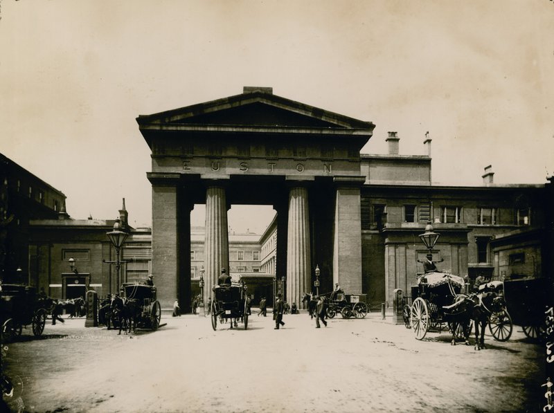 Stanice Euston, 1890 od English Photographer