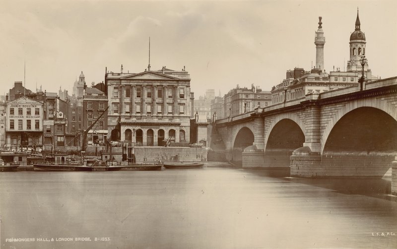 Fishmongers Hall a London Bridge od English Photographer