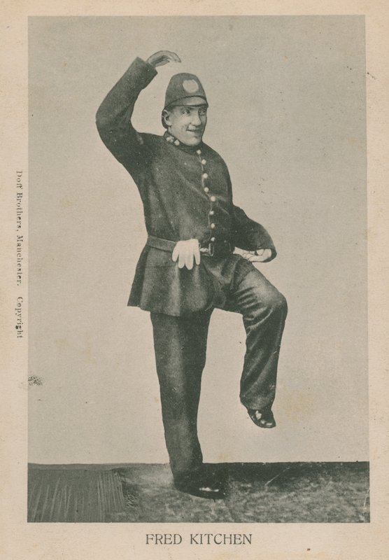 Fred Kitchen, tančící policista od English Photographer