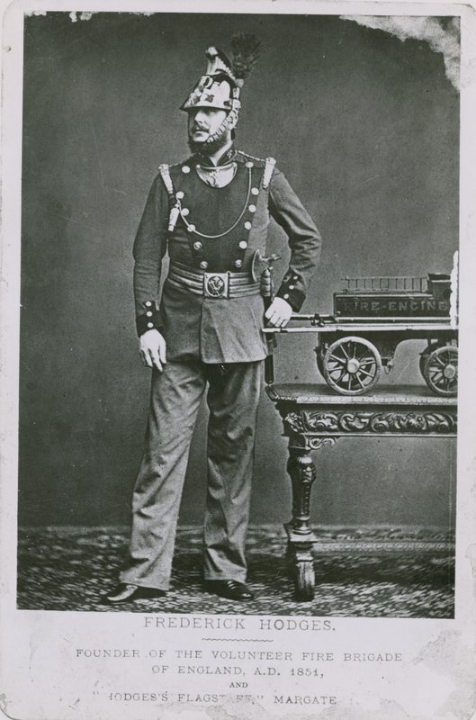 Frederick Hodges, zakladatel dobrovolného hasičského sboru Anglie od English Photographer