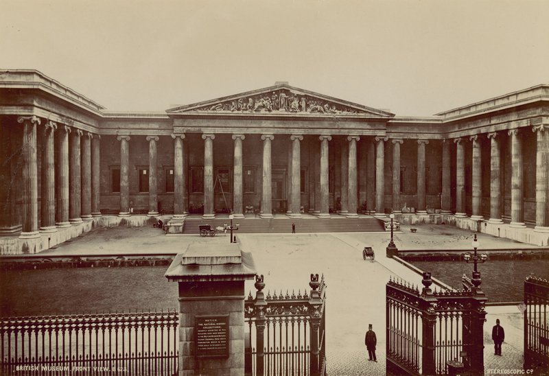 Čelní pohled na Britské muzeum od English Photographer