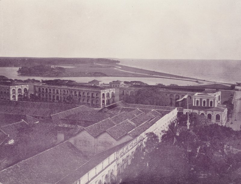 Galle Face and Barracks, Colombo, Ceylon od English Photographer