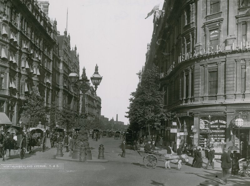 Celkový pohled na Northumberland Avenue od English Photographer