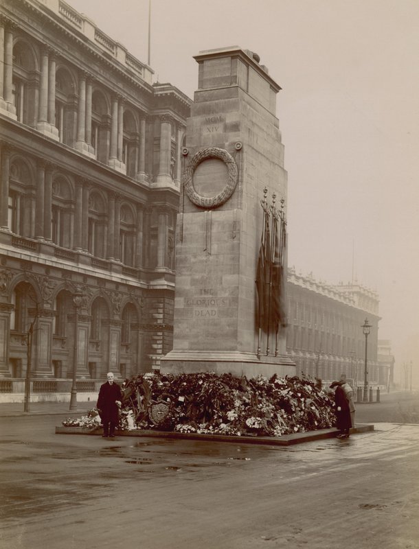 Celkový pohled na Cenotaph ve Whitehallu od English Photographer