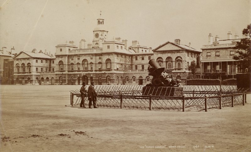 Celkový pohled na Horse Guards Parade od English Photographer