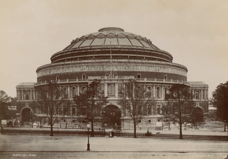 Celkový pohled na Royal Albert Hall od English Photographer